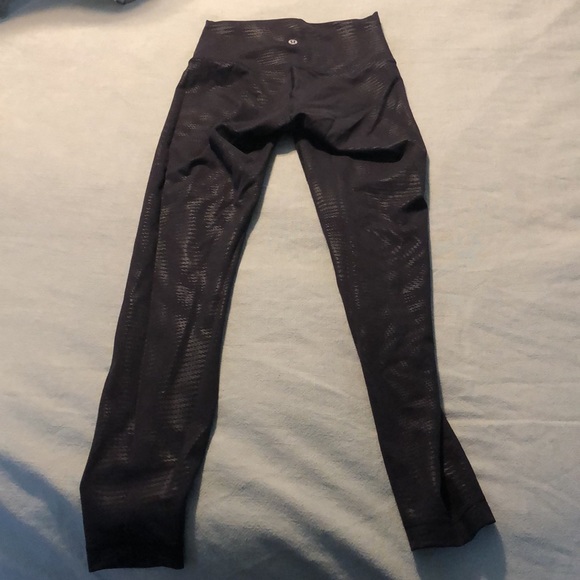 Lululemon leggings size 4 - Picture 2 of 5